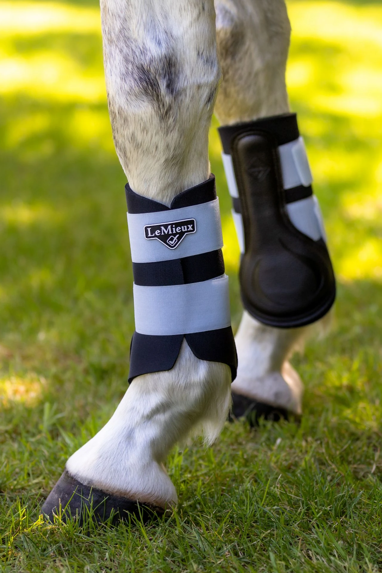 Le Mieux Grafter Brushing Boots Mist Medium 2 Le Mieux Grafter Brushing Boots Mist Medium - Image 2